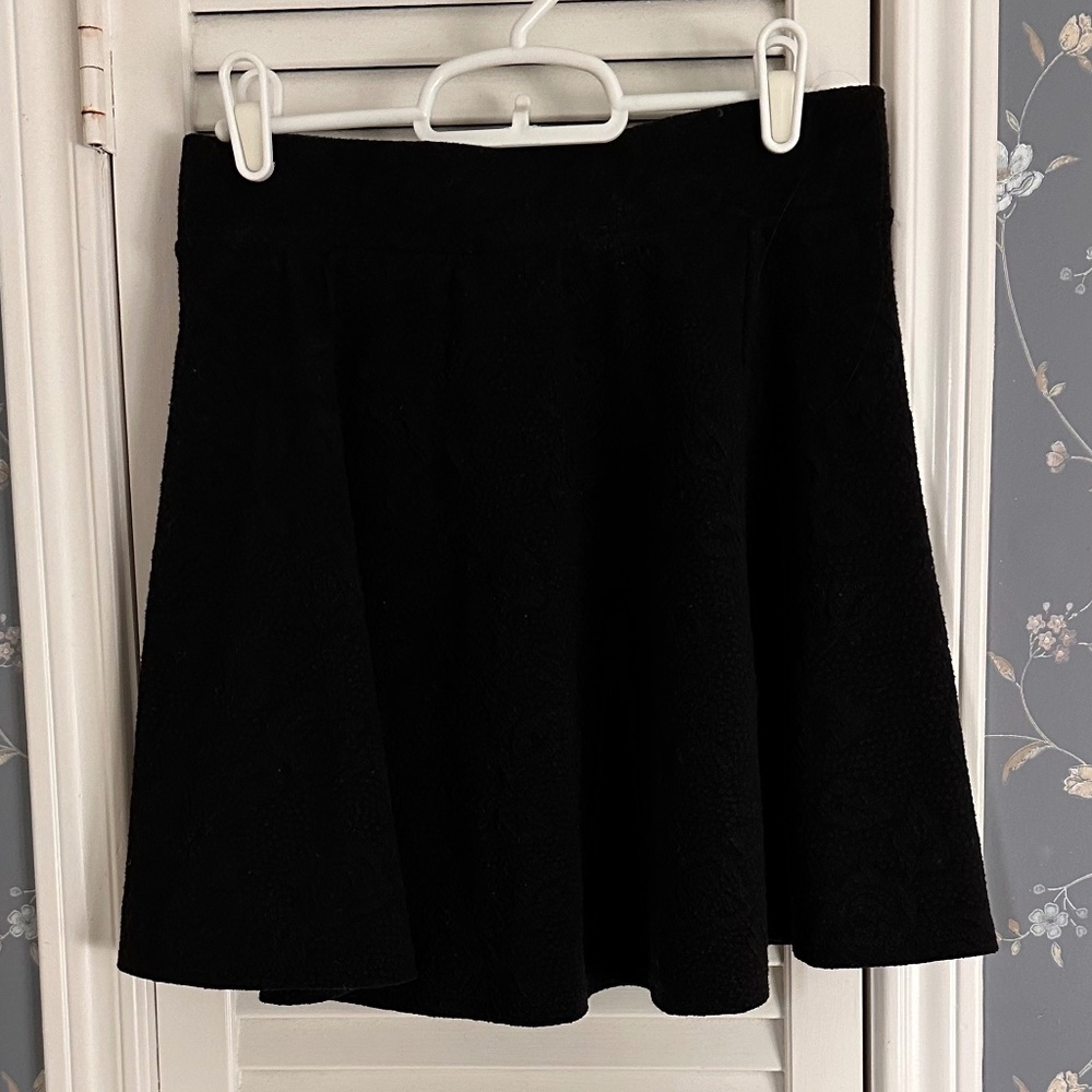 Rue21 Black Knit Mini Skater Skirt with Floral Pattern, Size Medium
